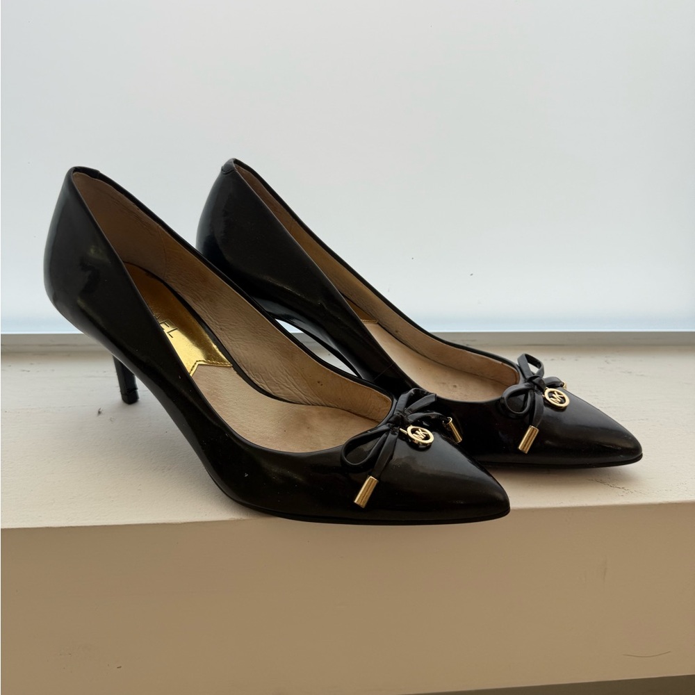 Michal kors Black Patent Pointed-Toe Kitten Heel